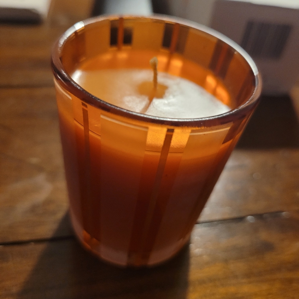 NEST Bundle Pumpkin Chai Diffuser & Candle + 3 Nest Tangerine Facial Bars - Picture 3 of 8